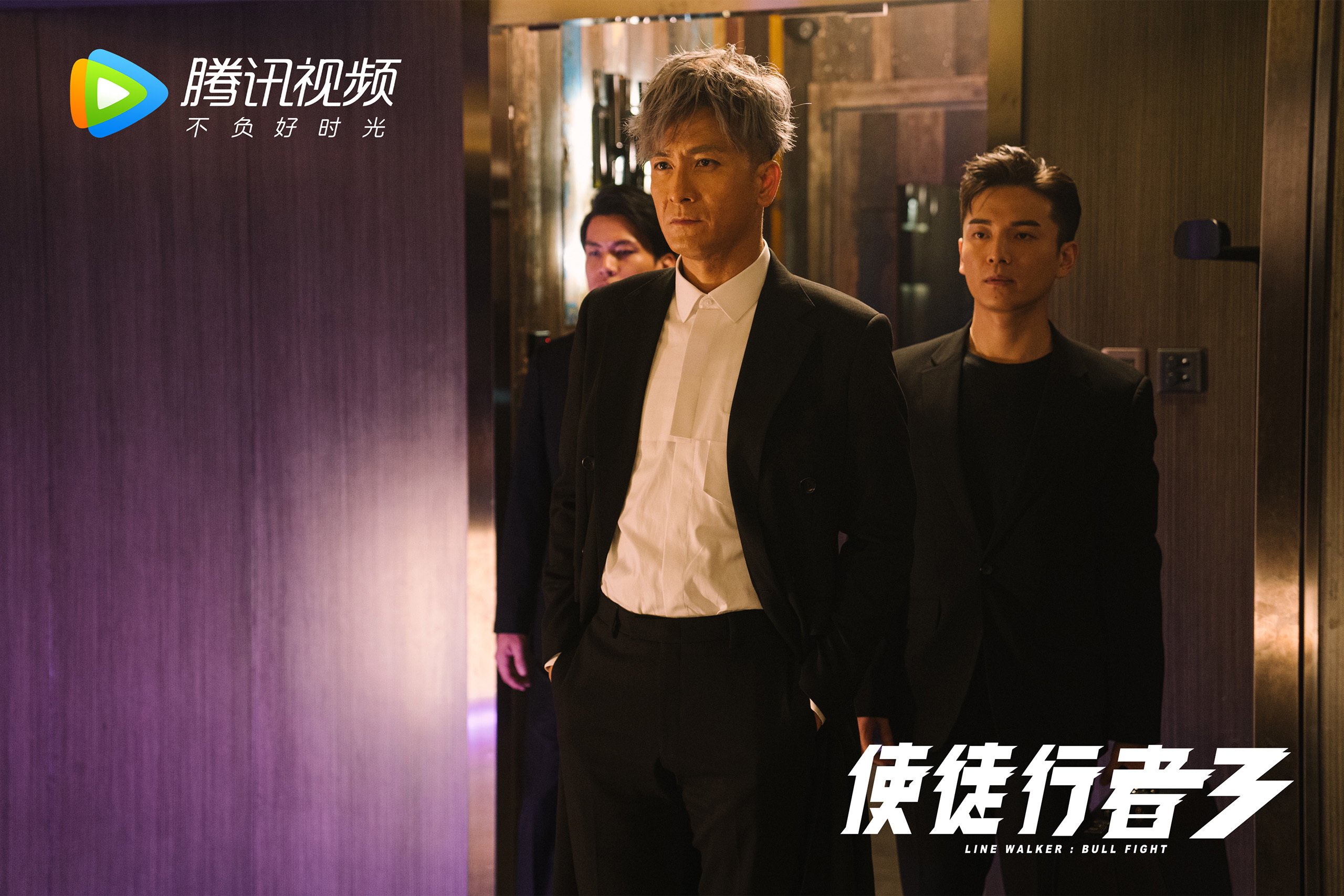 突发滑雪赛事中滑道结冰引发连环摔，滑雪场结冰正常吗