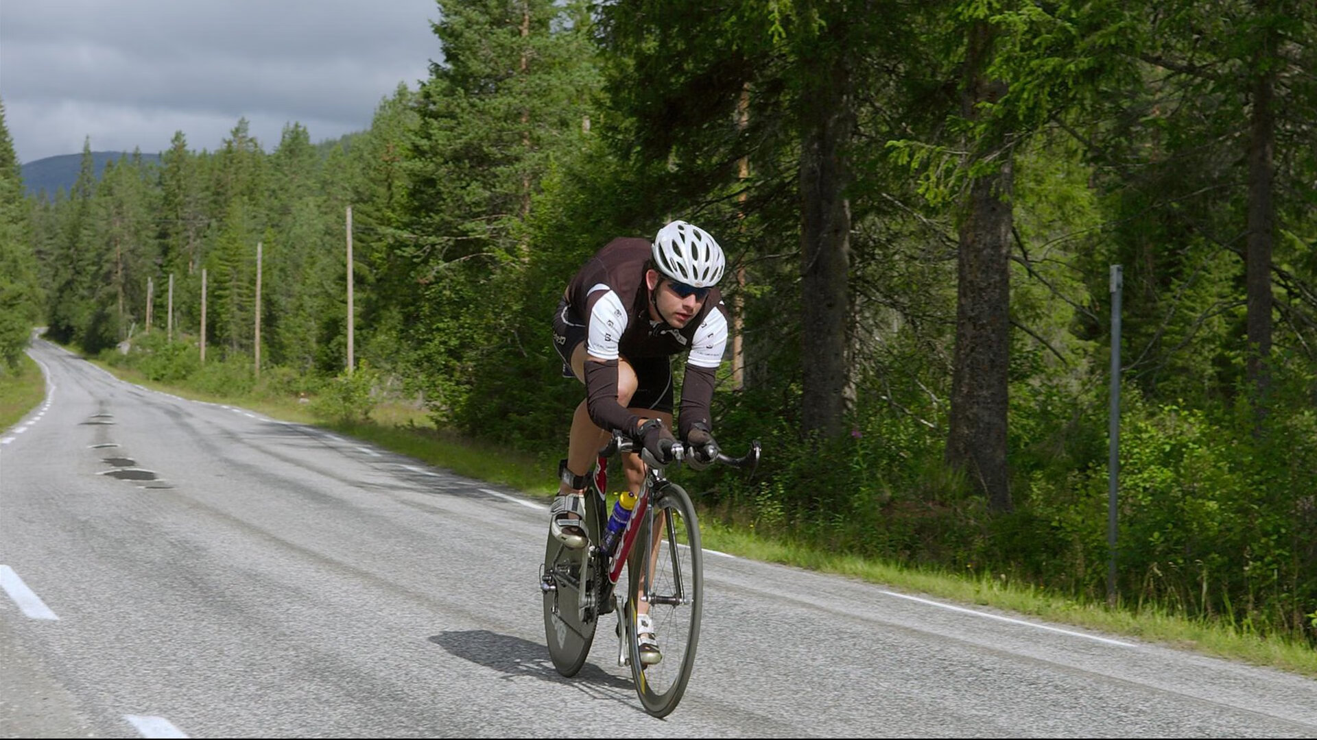 开云体育下载官网-追赶赛中的精彩超车瞬间，追车比赛