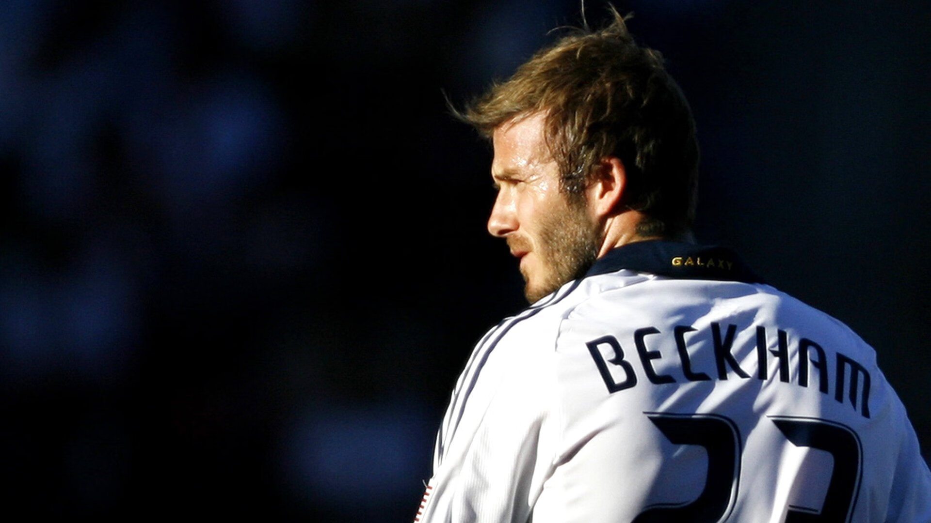 开云网页-魔术师般的技艺：欧洲足球顶尖个人表演赏析，欧洲足坛上的魔咒